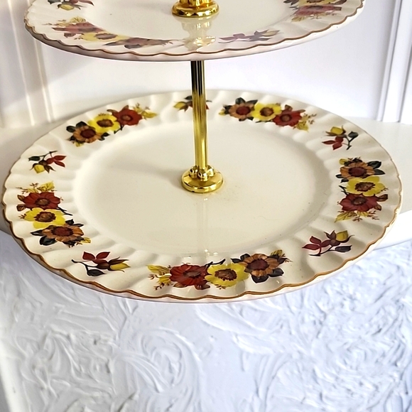 2-Tiered Serving Tray - staffordshire H.Aynsley & Co. Ltd England. Great find - Picture 4 of 7